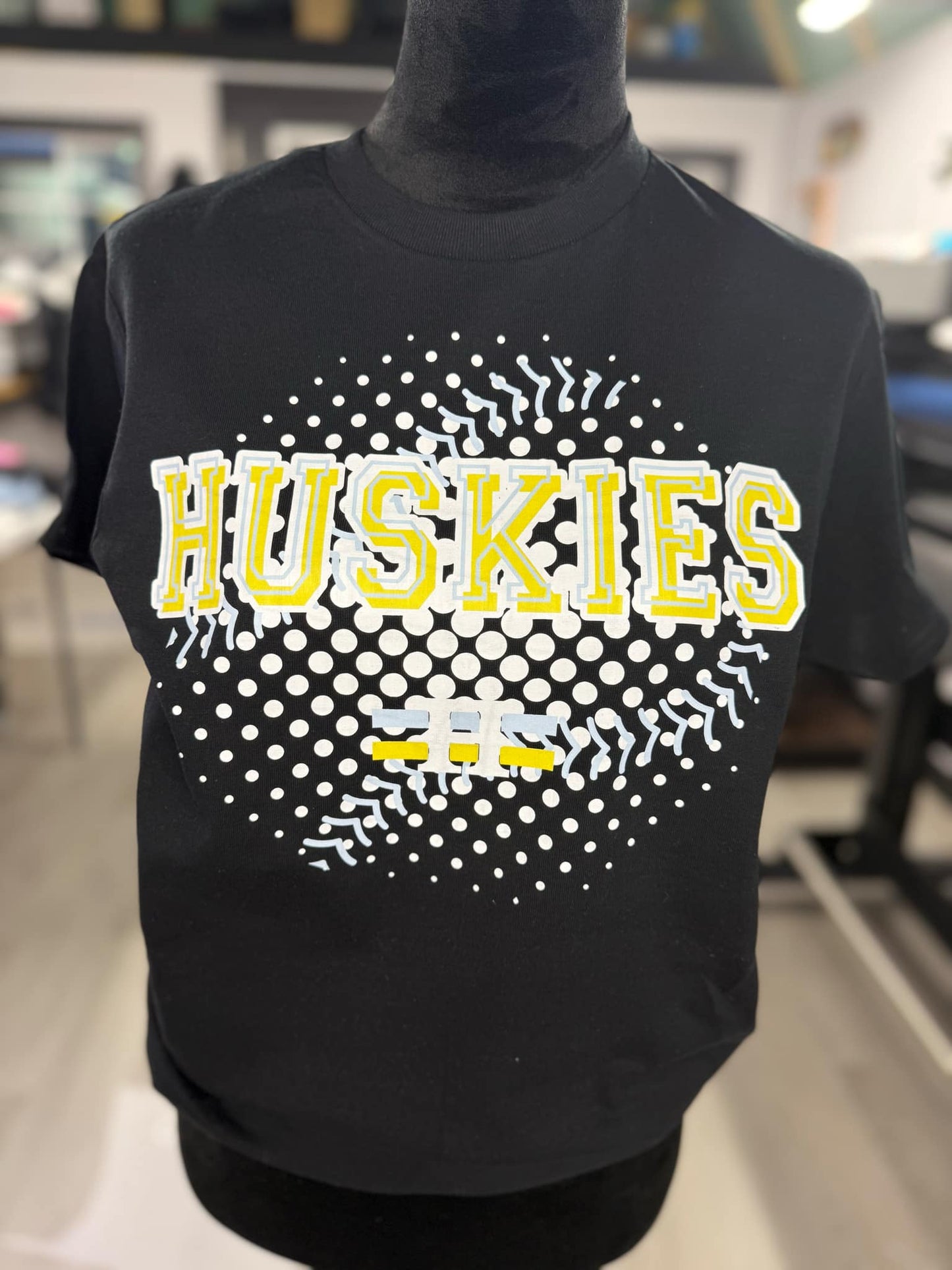 Huskies White Dots